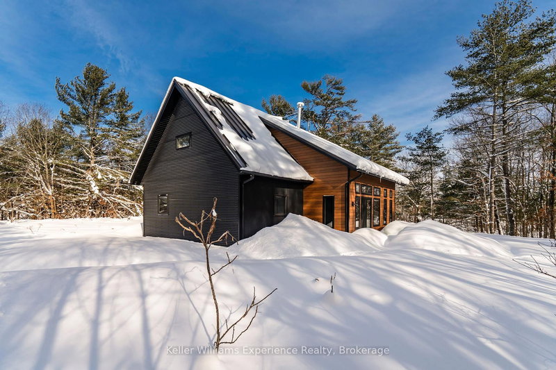753 Honey Harbour Rd, Georgian Bay, L0K 1S0 | Image 2