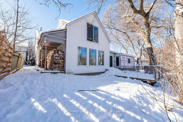 815 Pembroke Street W