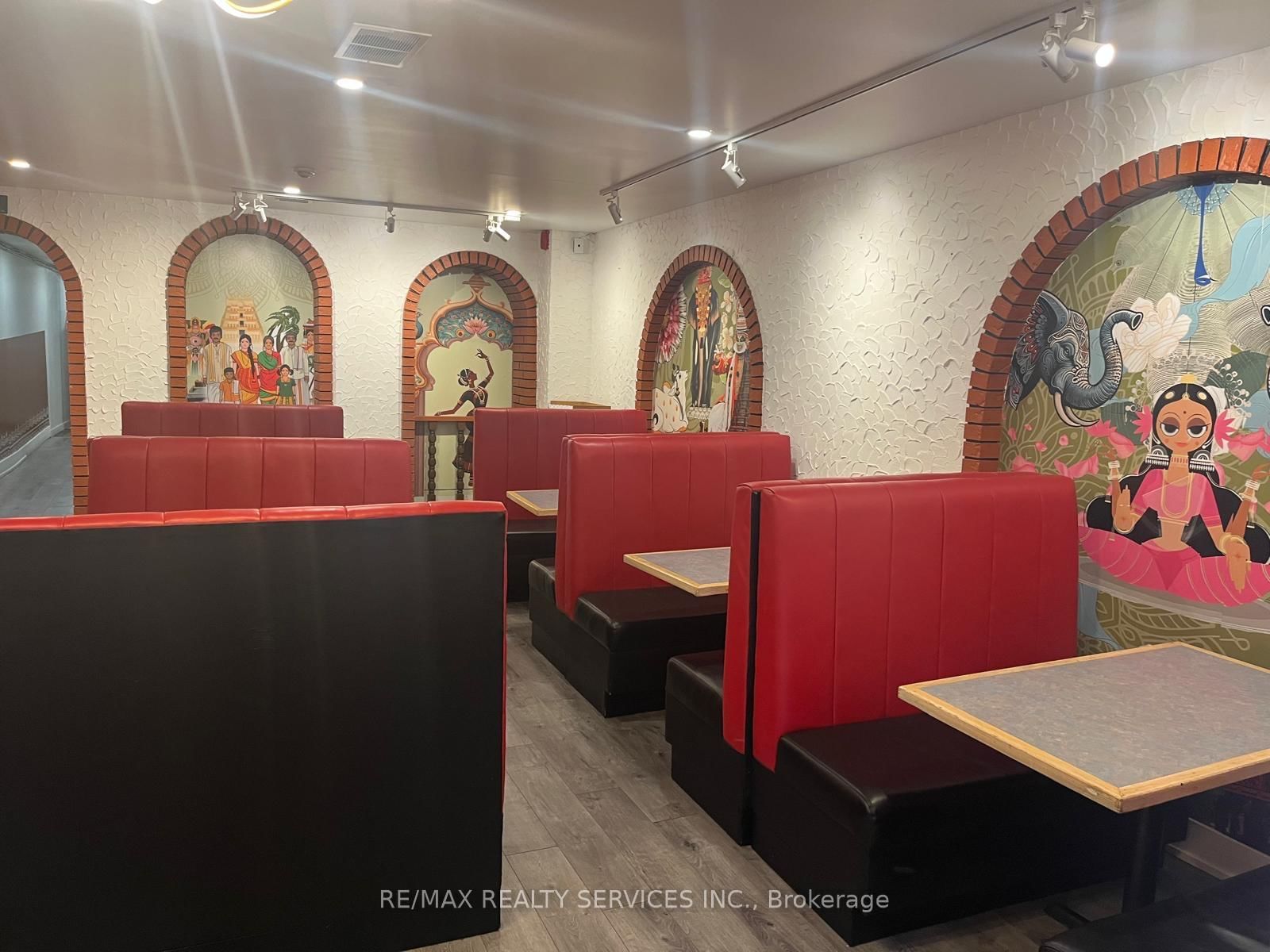 85 John Street S - Photo 2