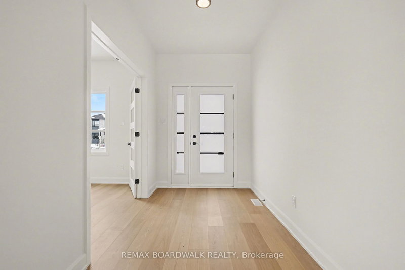 444 AURORA St, Russell, K4R 0L3 | Image 2