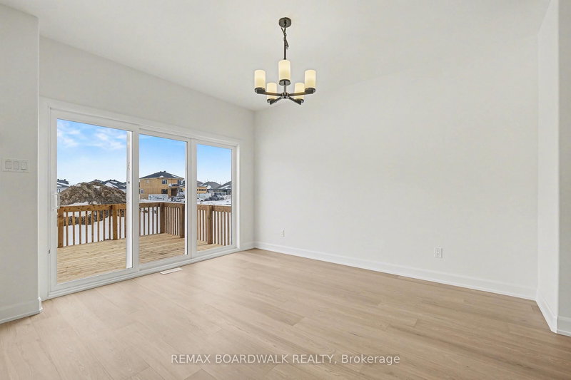 444 AURORA St, Russell, K4R 0L3 | Image 3