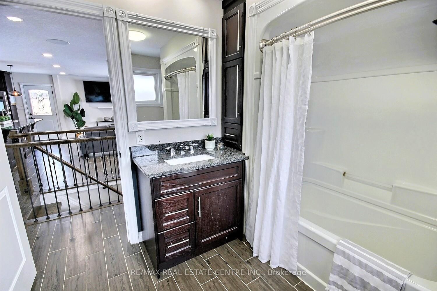 Detached House sold at 68 Lauris Avenue, Cambridge, Ontario, N1R 5L4 - MLS: X12748538