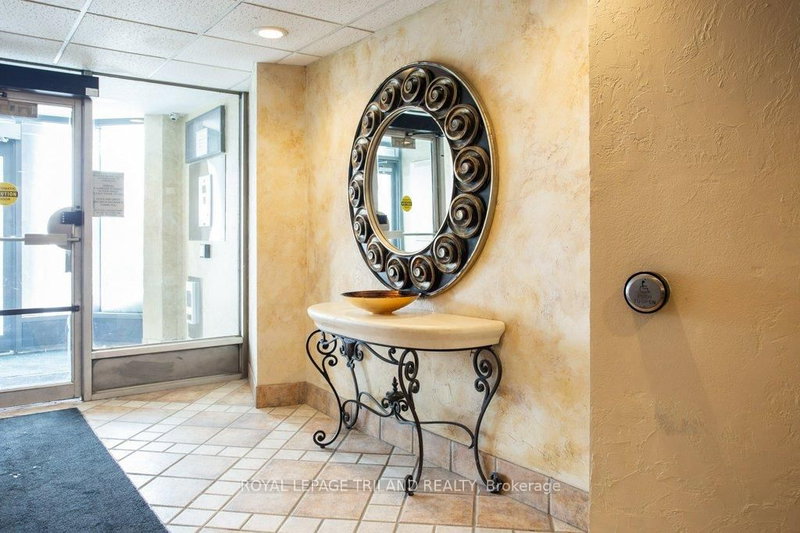 1002 - 55 Green Valley Dr, Kitchener, N2P 1Z6 | Image 3