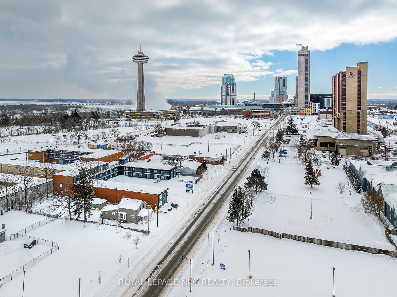 5930 Fallsview Avenue - Photo 4