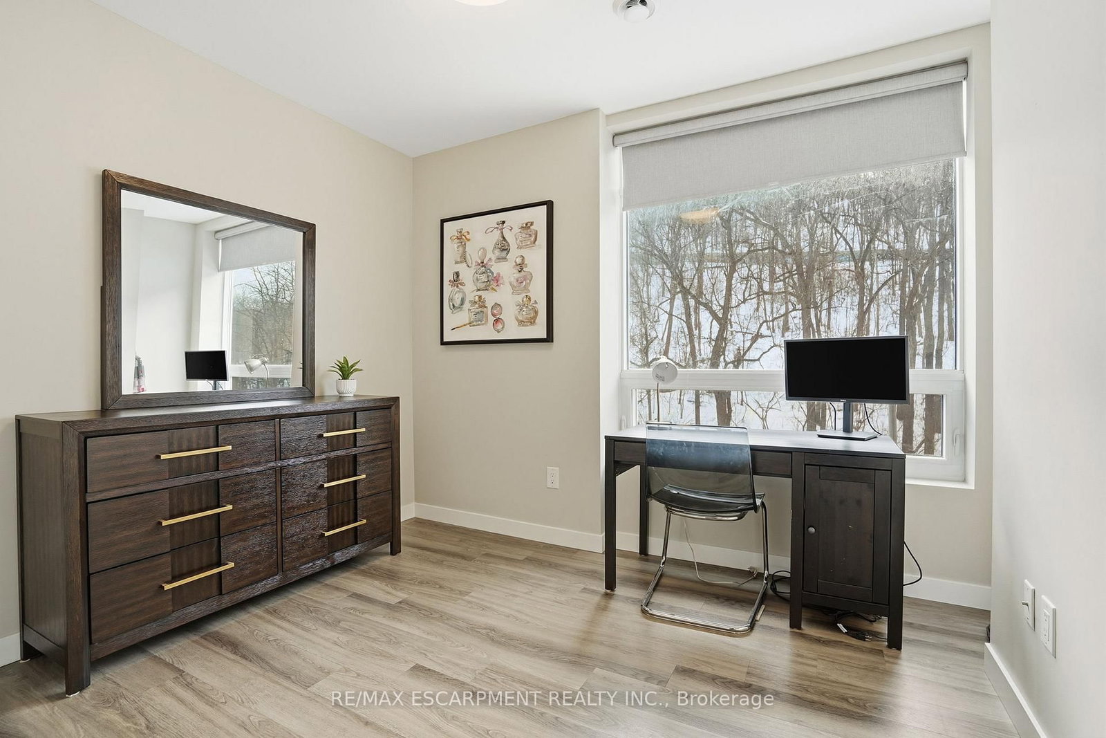 Condo for sale at 308-455 Charlton Avenue, Hamilton, Ontario, L8N 0B2 - Stinson - MLS: X12749408