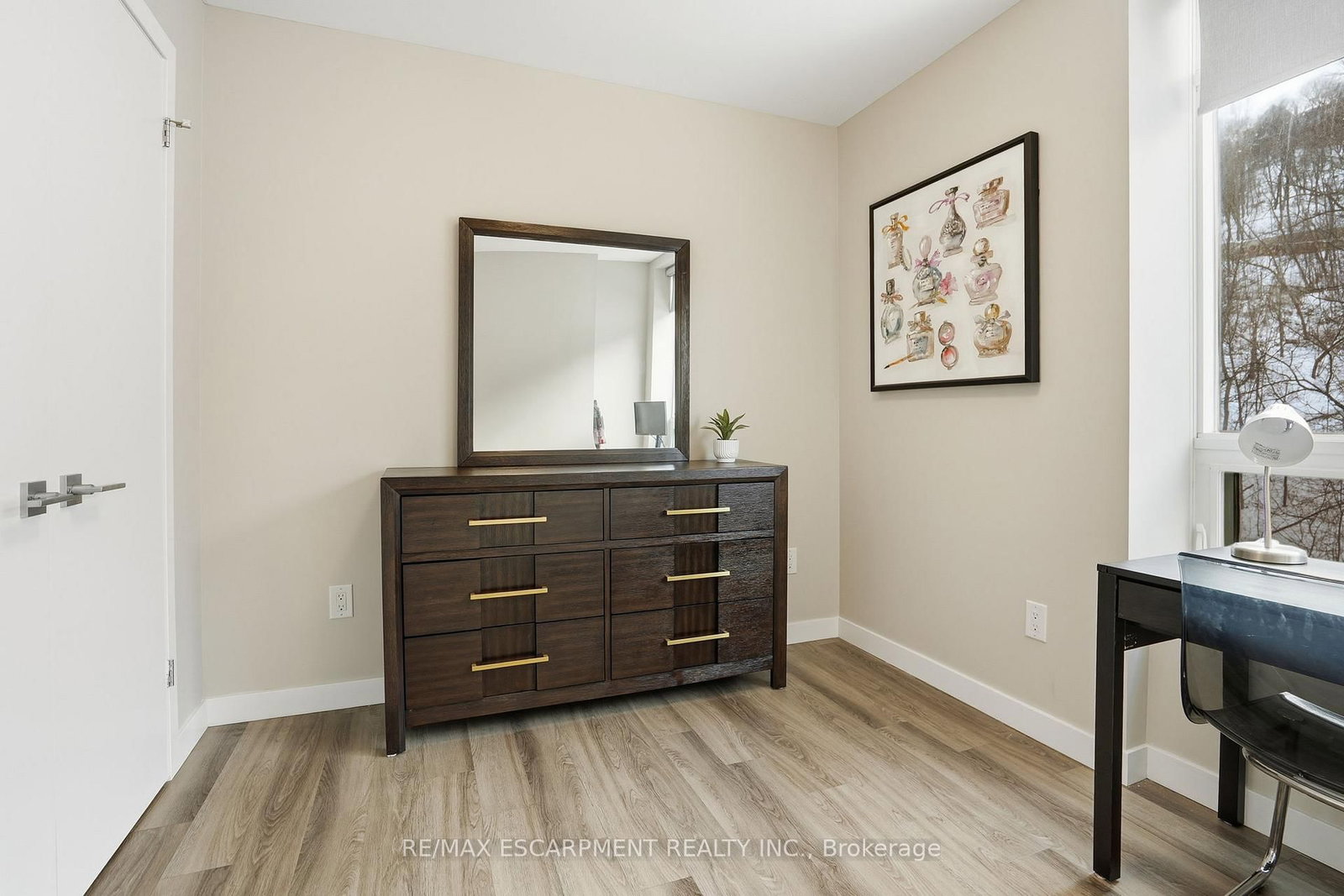 Condo for sale at 308-455 Charlton Avenue, Hamilton, Ontario, L8N 0B2 - Stinson - MLS: X12749408