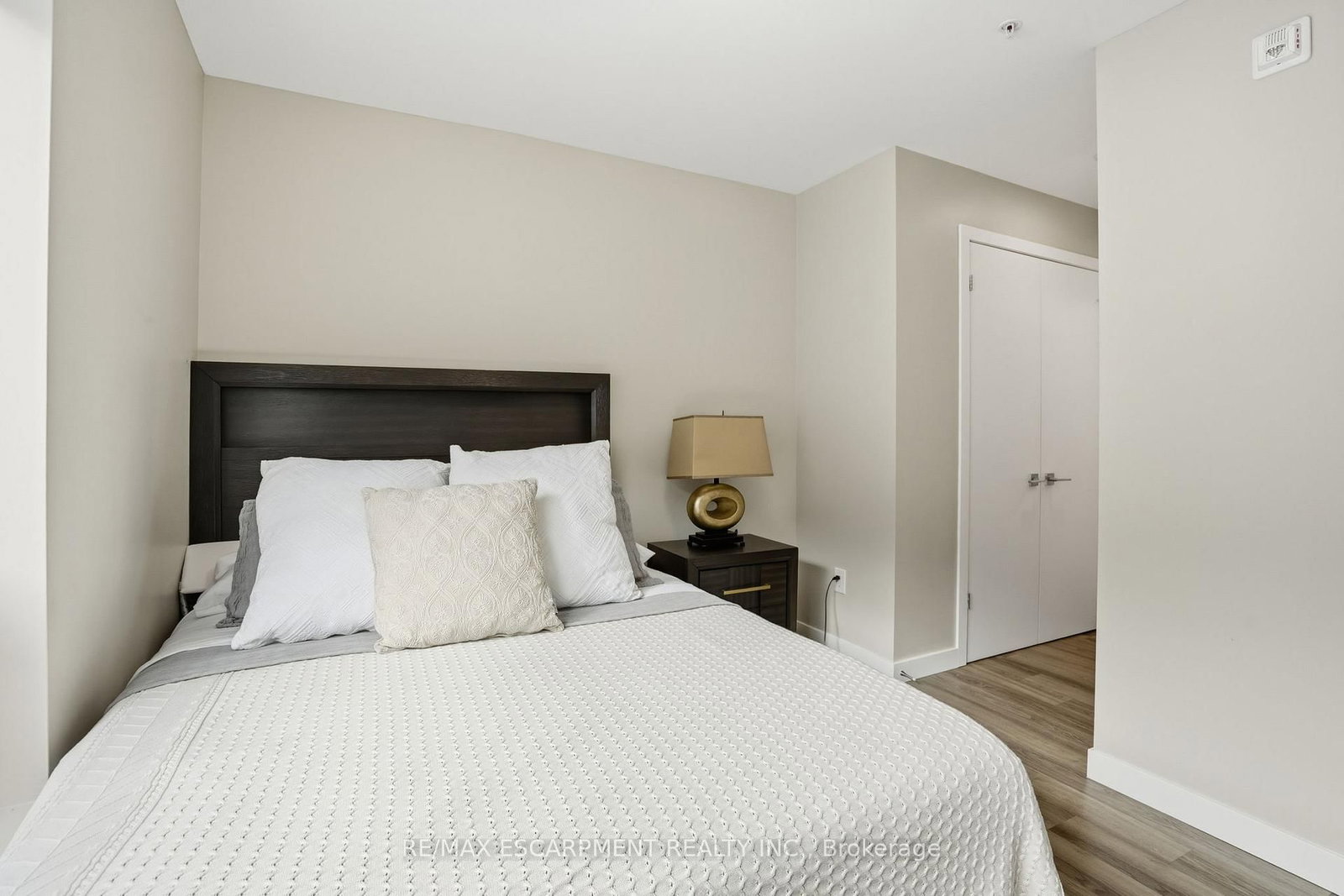 Condo for sale at 308-455 Charlton Avenue, Hamilton, Ontario, L8N 0B2 - Stinson - MLS: X12749408