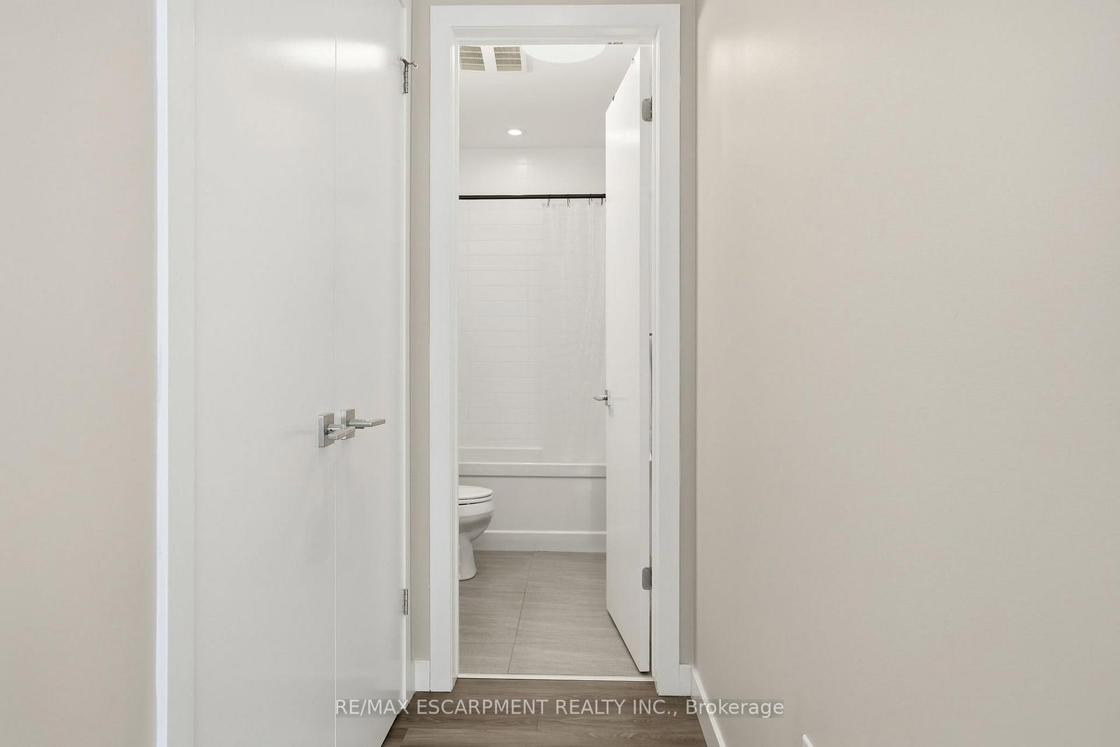 Condo for sale at 308-455 Charlton Avenue, Hamilton, Ontario, L8N 0B2 - Stinson - MLS: X12749408