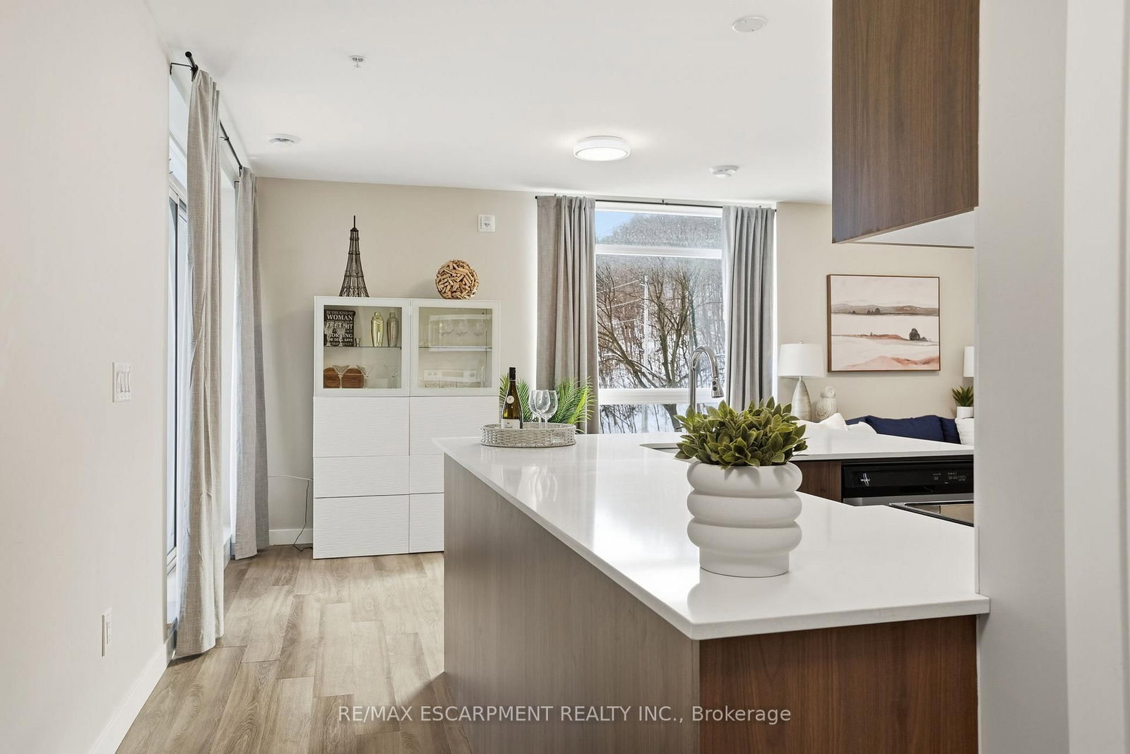 Condo for sale at 308-455 Charlton Avenue, Hamilton, Ontario, L8N 0B2 - Stinson - MLS: X12749408