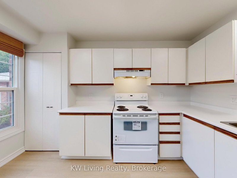 18 - 250 Keats Way, Waterloo, N2L 6J5 | Image 3