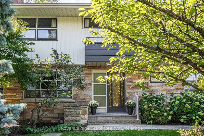 6 Freeland Crt, Hamilton, L8S 3R5 | Image 3