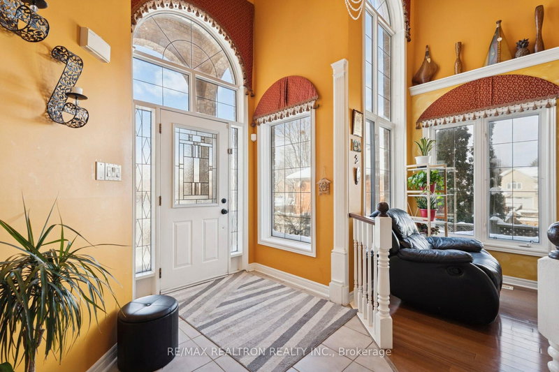 11 Redtail Cres, Hamilton, L9B 2R6 | Image 3