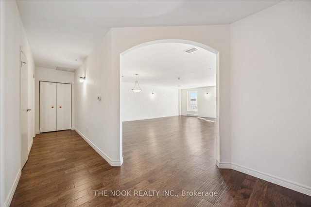 308 - 38 Walton Street