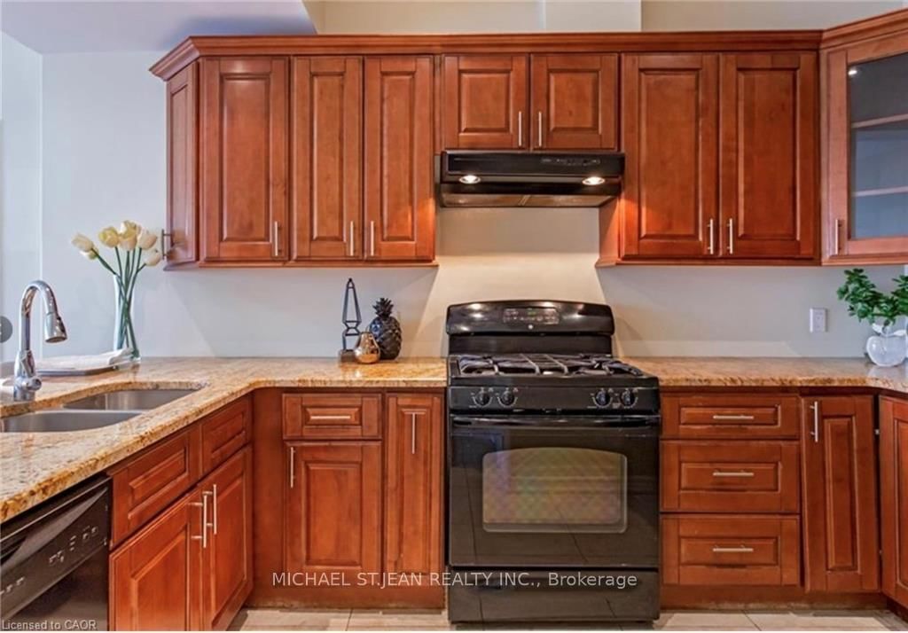 Condo for lease at 201-130 Wellington Street, Hamilton, Ontario, L8R 1N3 - Landsdale - MLS: X12751200