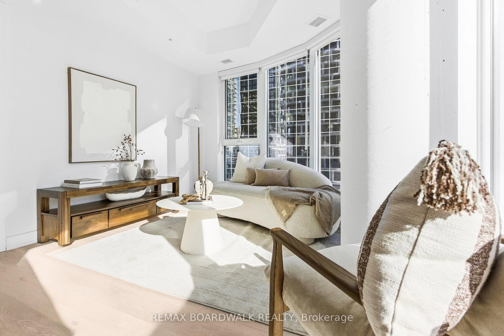 904 - 391 Slater Street 2
