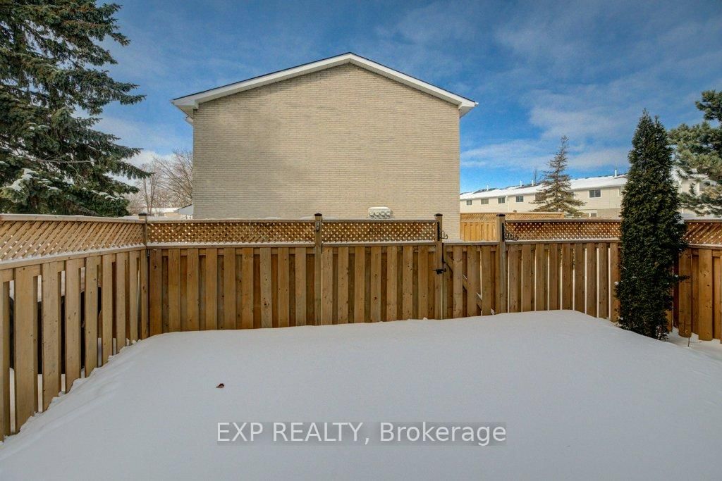 Townhouse for sale at 54 Nicklaus Drive, Hamilton, Ontario, L8K 6H3 - Vincent - MLS: X12751938