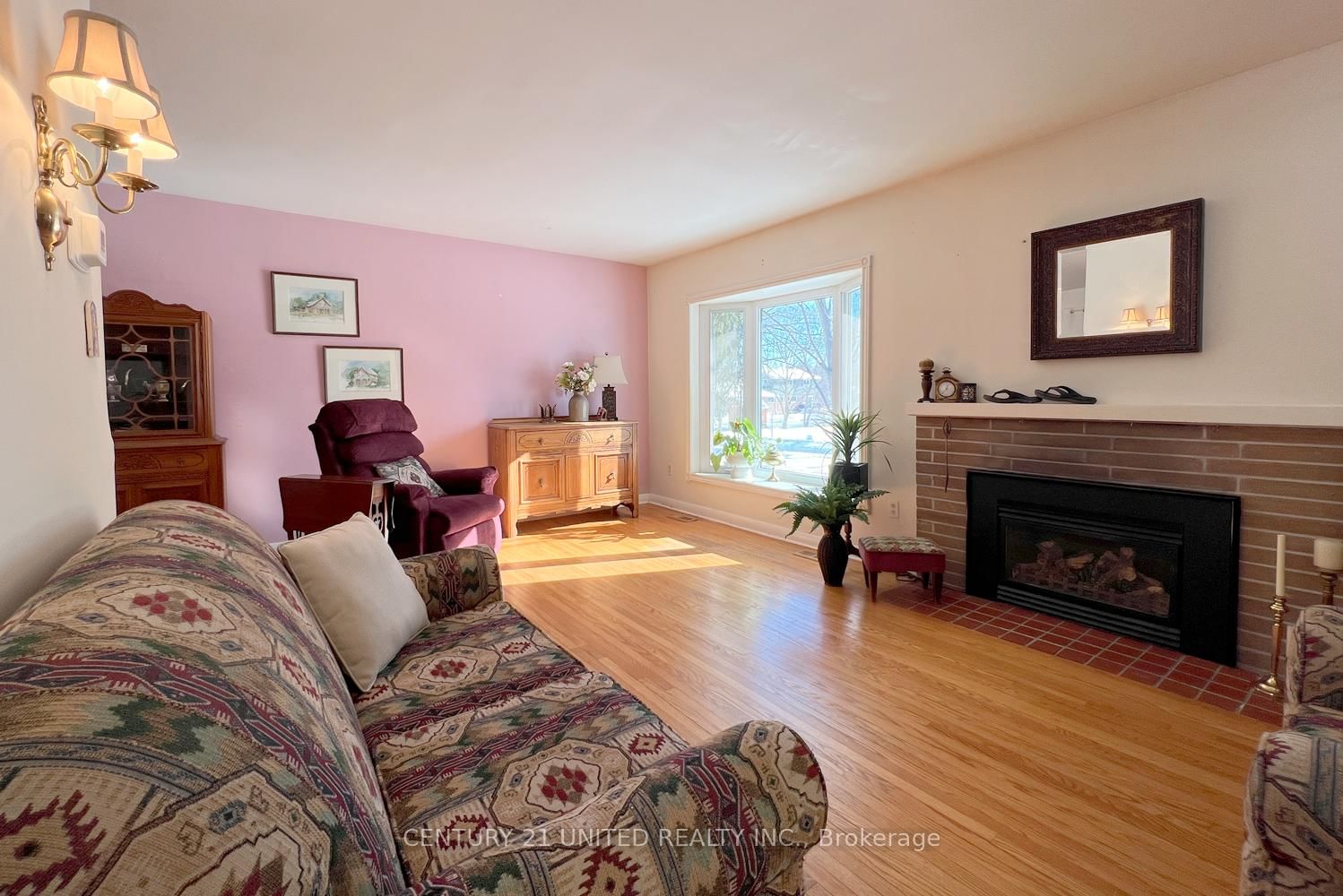 Detached House for sale at 28 Weller Crescent, Peterborough, Ontario, K9J 6J5 - Monaghan Ward 2 - MLS: X12752334