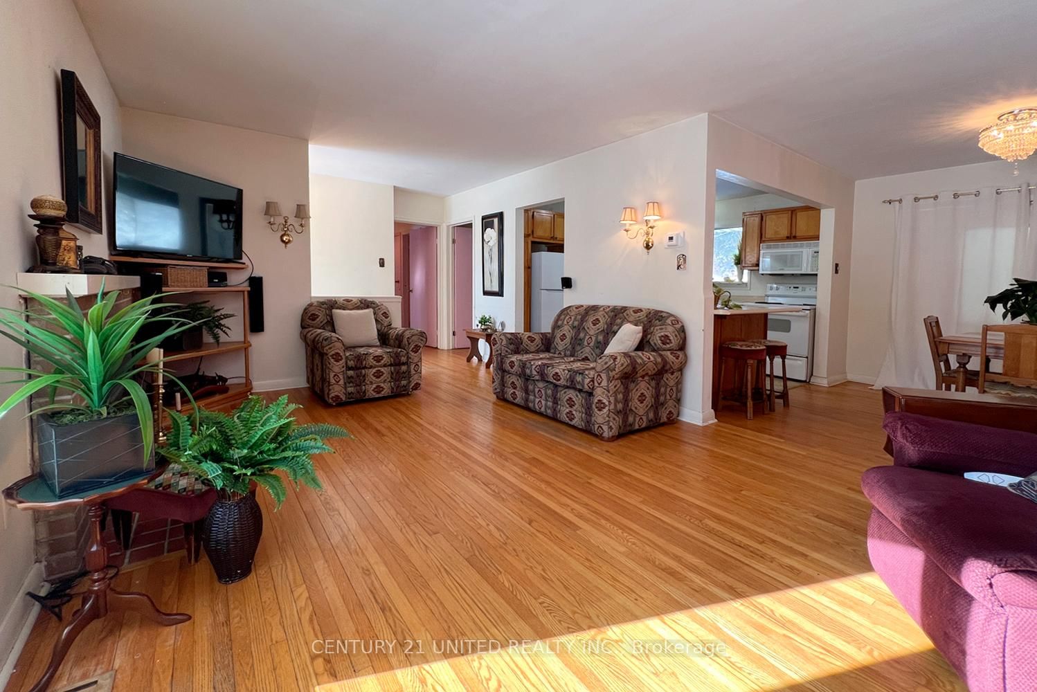 Detached House for sale at 28 Weller Crescent, Peterborough, Ontario, K9J 6J5 - Monaghan Ward 2 - MLS: X12752334