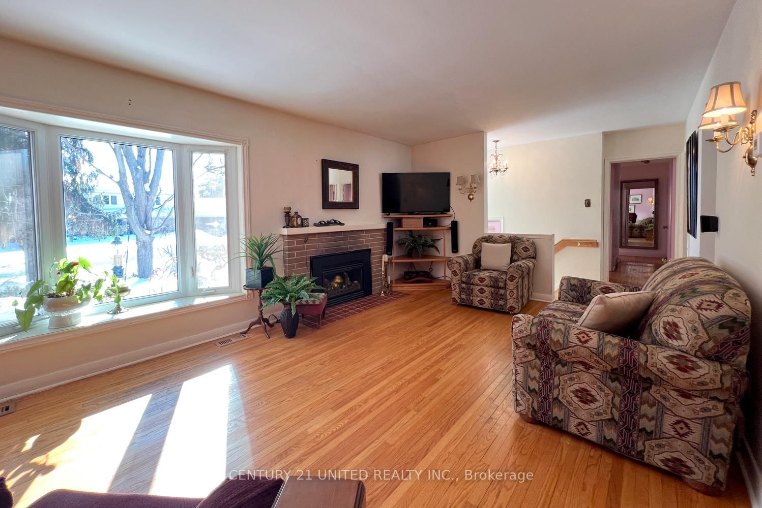 Detached House for sale at 28 Weller Crescent, Peterborough, Ontario, K9J 6J5 - Monaghan Ward 2 - MLS: X12752334