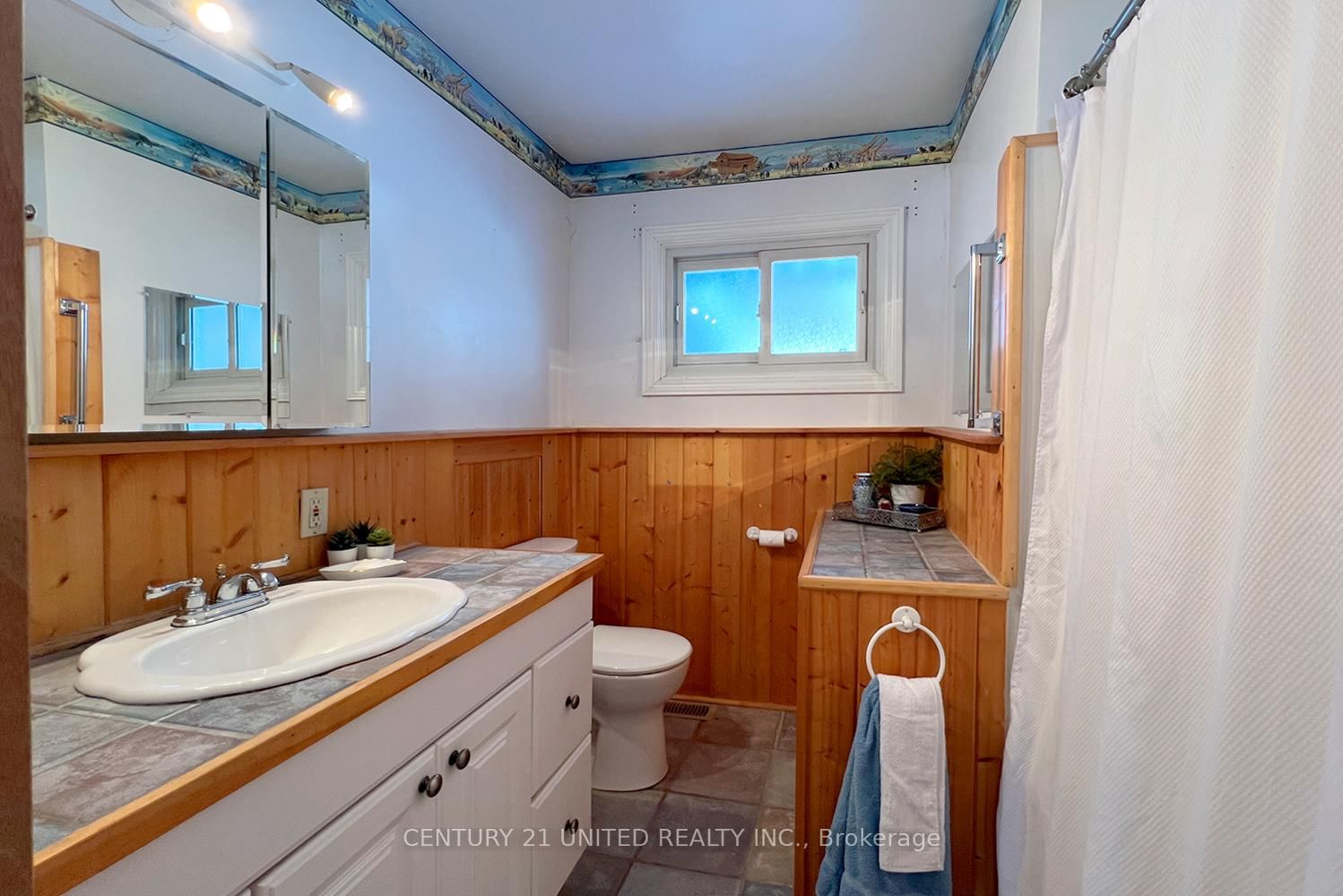 Detached House for sale at 28 Weller Crescent, Peterborough, Ontario, K9J 6J5 - Monaghan Ward 2 - MLS: X12752334