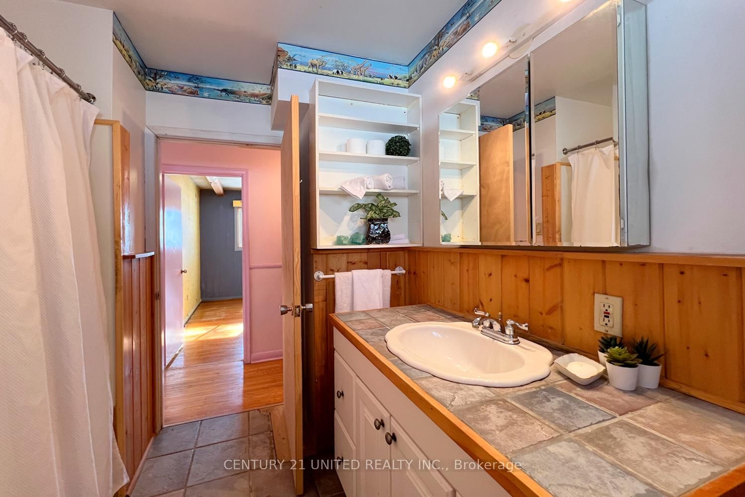 Detached House for sale at 28 Weller Crescent, Peterborough, Ontario, K9J 6J5 - Monaghan Ward 2 - MLS: X12752334