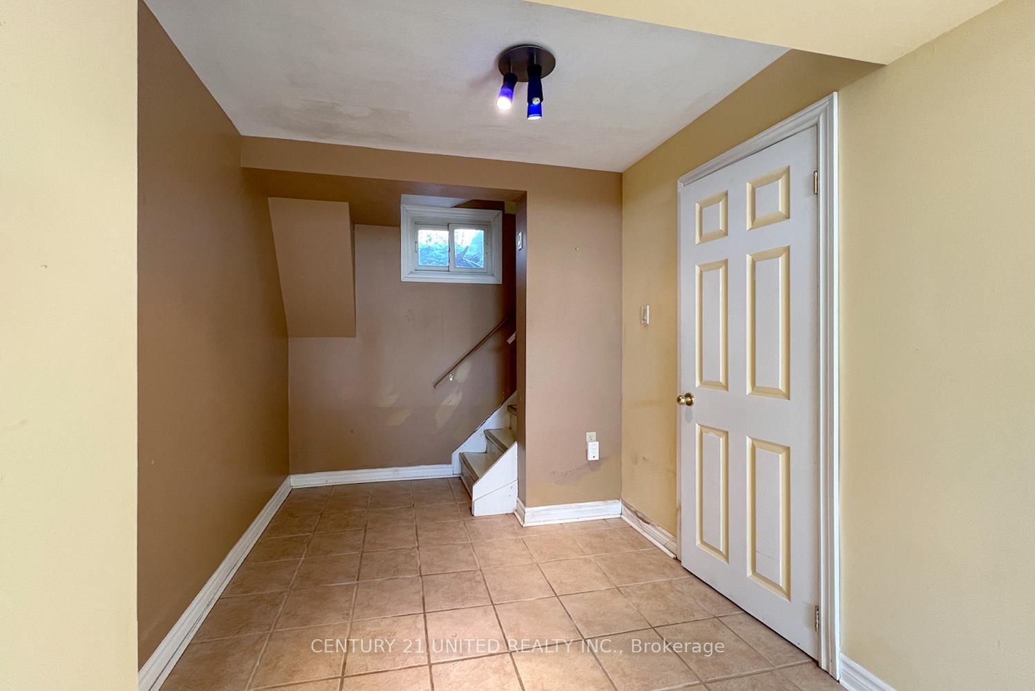 Detached House for sale at 28 Weller Crescent, Peterborough, Ontario, K9J 6J5 - Monaghan Ward 2 - MLS: X12752334