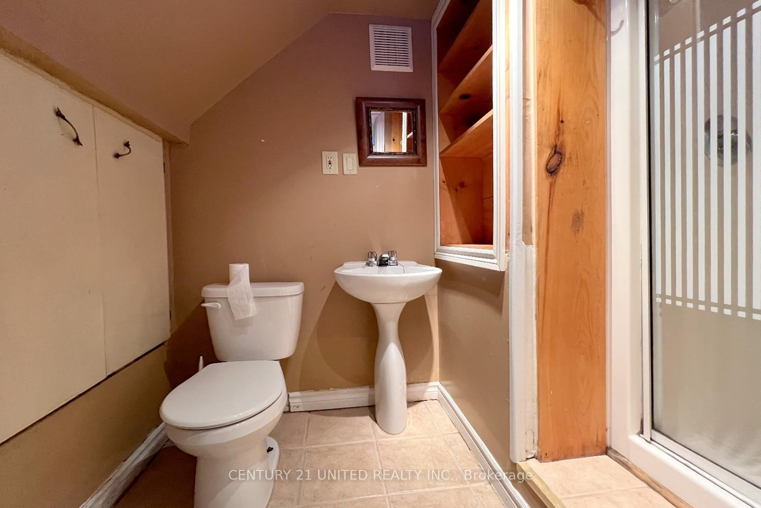 Detached House for sale at 28 Weller Crescent, Peterborough, Ontario, K9J 6J5 - Monaghan Ward 2 - MLS: X12752334