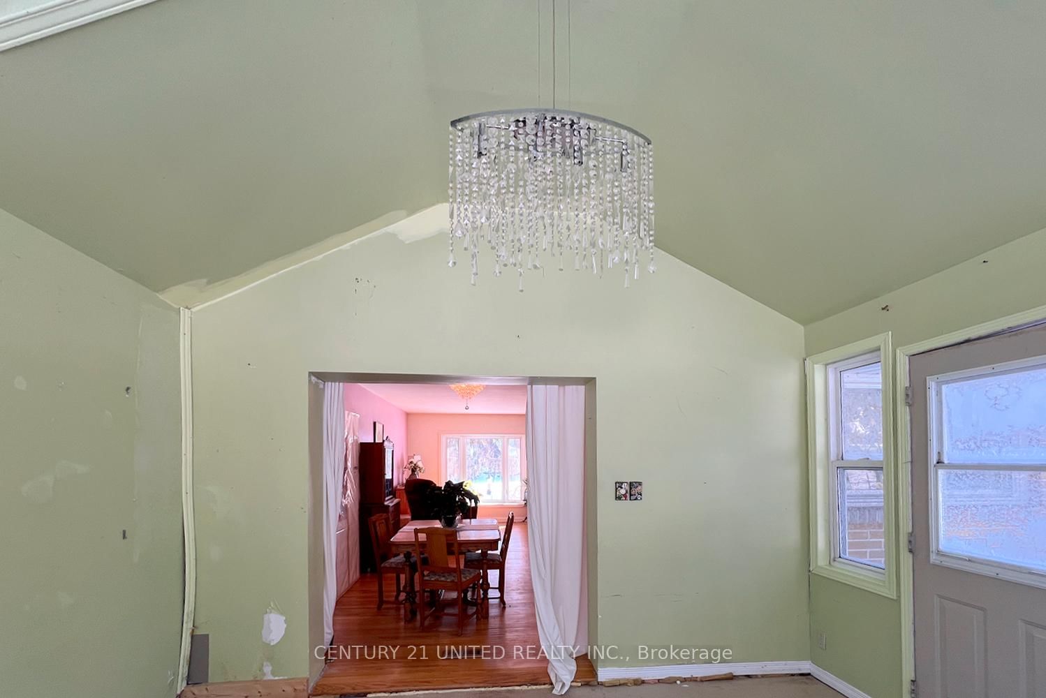 Detached House for sale at 28 Weller Crescent, Peterborough, Ontario, K9J 6J5 - Monaghan Ward 2 - MLS: X12752334