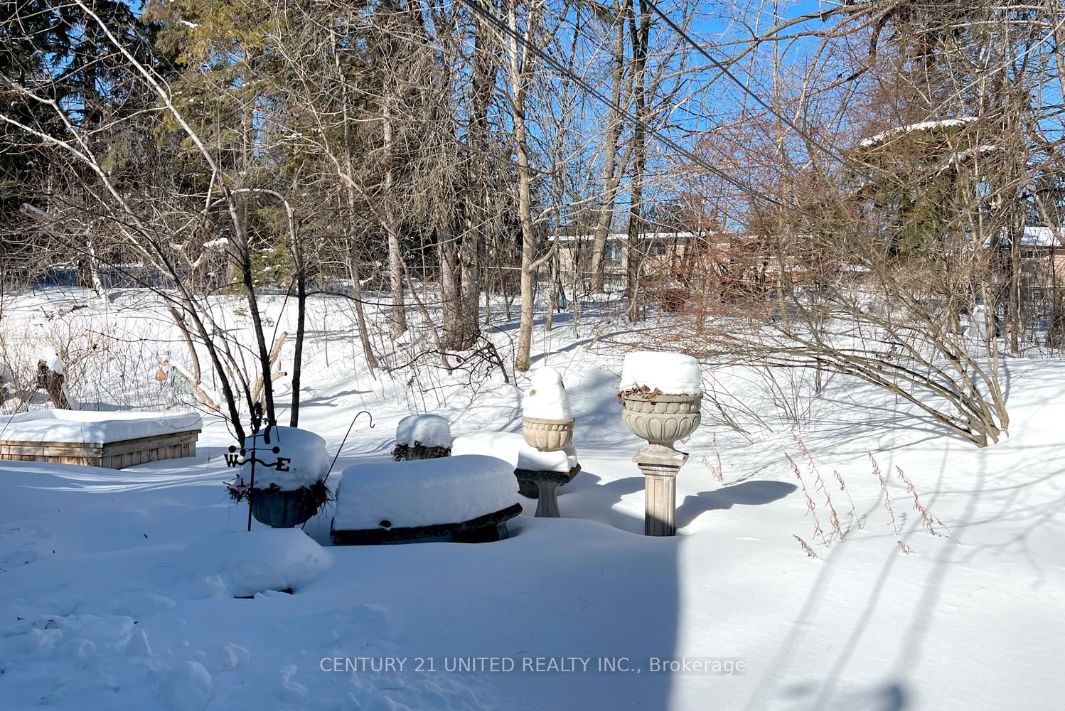 Detached House for sale at 28 Weller Crescent, Peterborough, Ontario, K9J 6J5 - Monaghan Ward 2 - MLS: X12752334