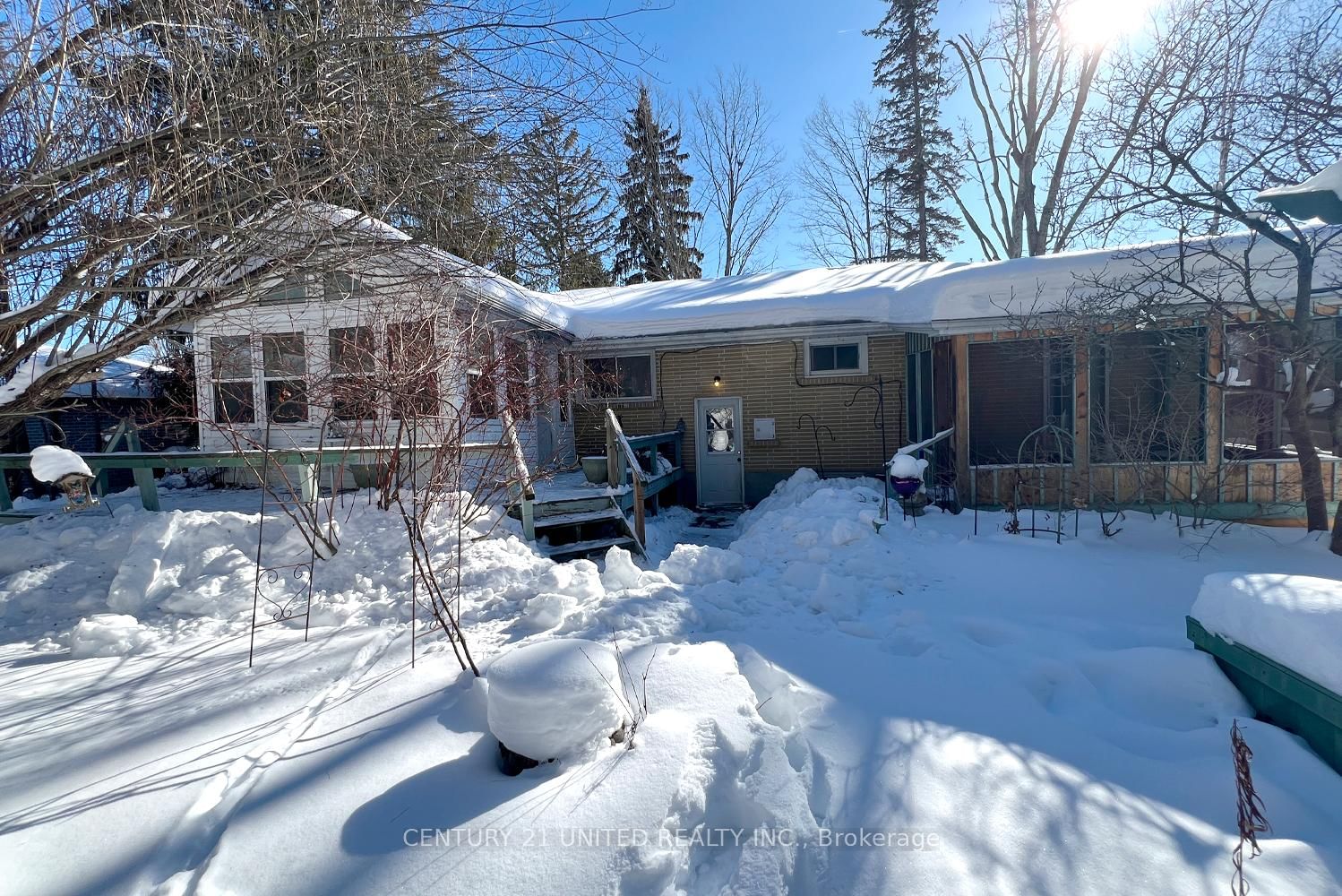 Detached House for sale at 28 Weller Crescent, Peterborough, Ontario, K9J 6J5 - Monaghan Ward 2 - MLS: X12752334