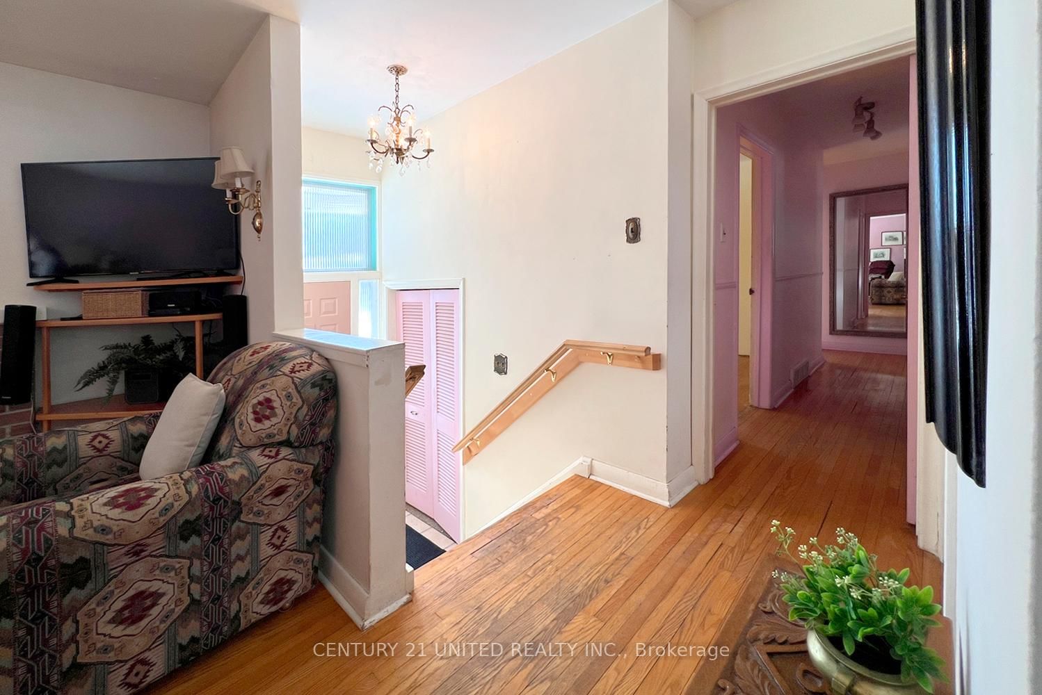 Detached House for sale at 28 Weller Crescent, Peterborough, Ontario, K9J 6J5 - Monaghan Ward 2 - MLS: X12752334