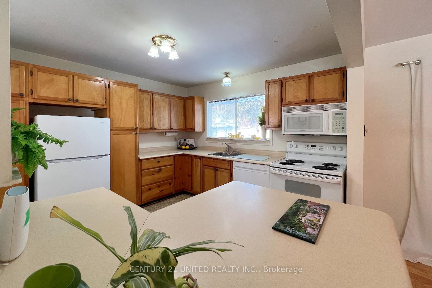 Detached House for sale at 28 Weller Crescent, Peterborough, Ontario, K9J 6J5 - Monaghan Ward 2 - MLS: X12752334