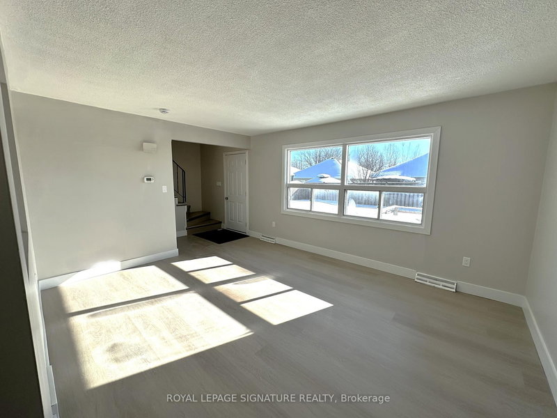 B - 107 Endicott Terr, Welland, L3C 5S3 | Image 2