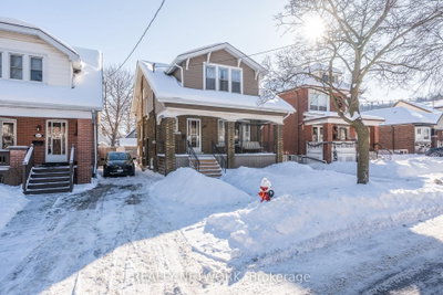 Detached House sold at 229 Park Row, Hamilton, Ontario, L8K 2K4 - Delta - MLS: X12752766
