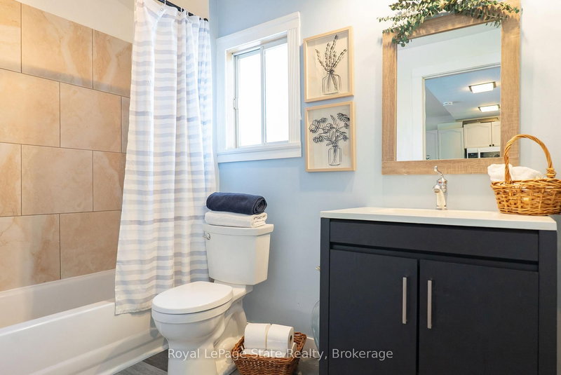 717 Knox Ave, Hamilton, L8H 6K7 | Image 2