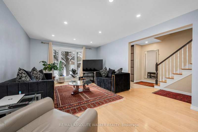 1849 Montereau Ave, Ottawa, K1C 5X5 | Image 2