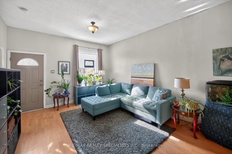 1009 Cannon St E, Hamilton, L8L 2H4 | Image 2