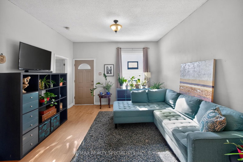 1009 Cannon St E, Hamilton, L8L 2H4 | Image 3