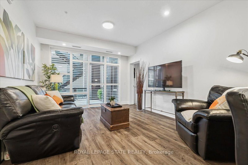 150 - 16 Concord Pl, Grimsby, L3M 0J1 | Image 2