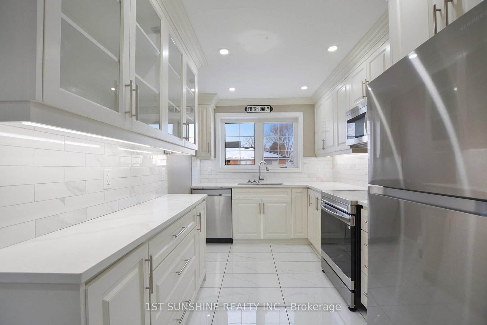 Detached House for lease at Upper-1338 Monterey Avenue, Hamilton, Ontario, L8K 1P6 - Bartonville - MLS: X12754458