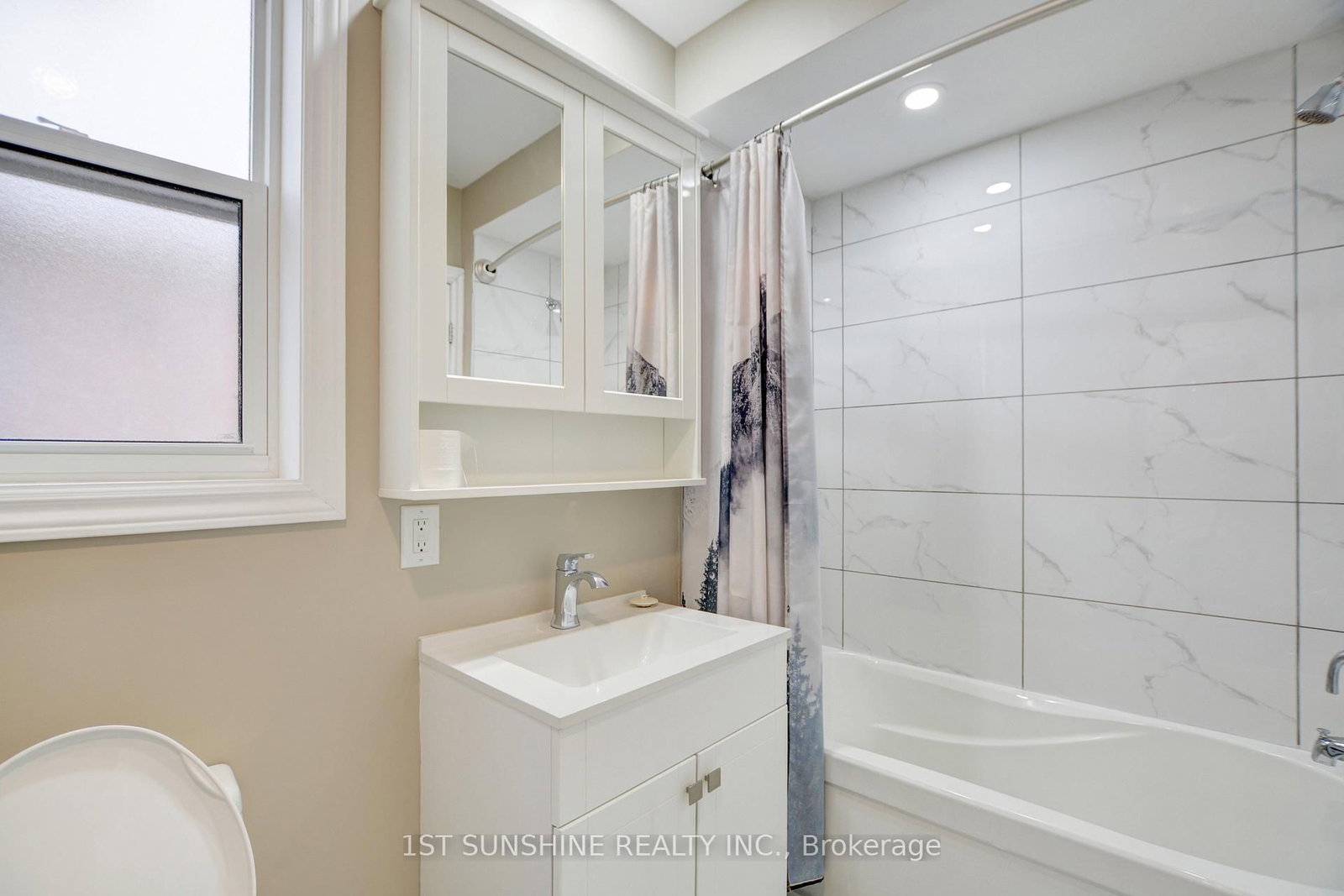 Detached House for lease at Upper-1338 Monterey Avenue, Hamilton, Ontario, L8K 1P6 - Bartonville - MLS: X12754458