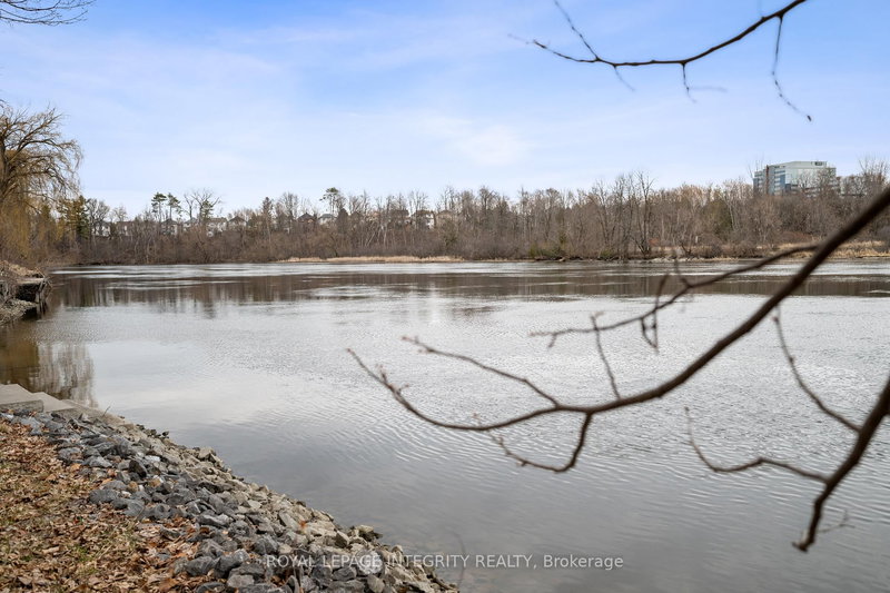 2061 Prince Of Wales Dr, Ottawa, K2E 7A4 | Image 3