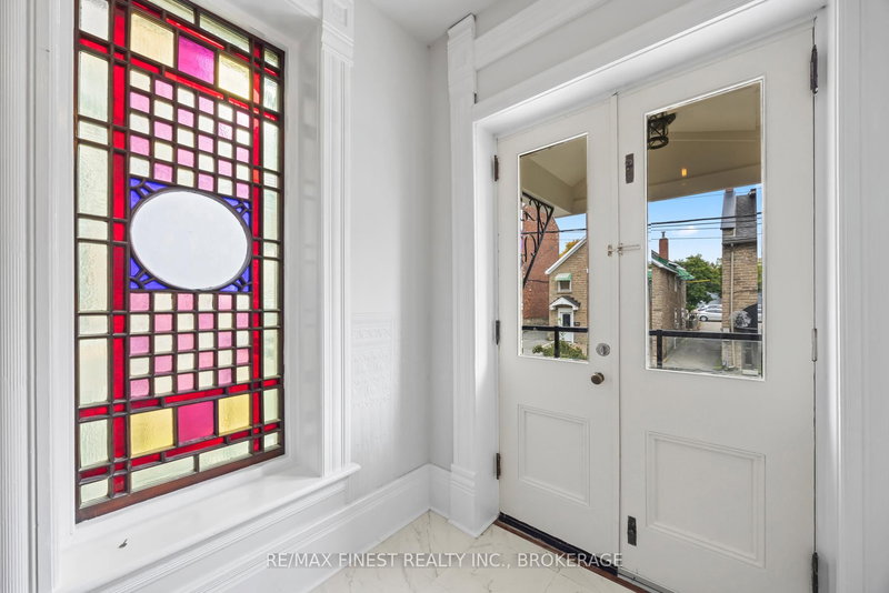 10 Victoria Ave, Brockville, K6V 2B1 | Image 3