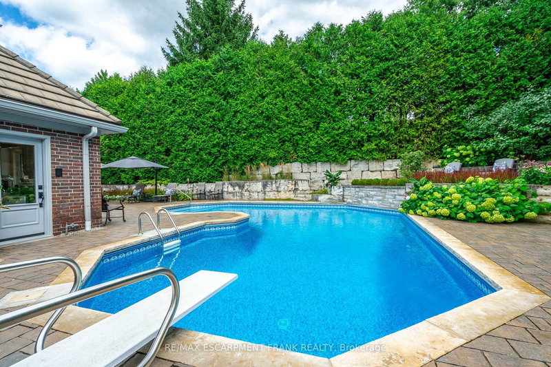 45 Peppertree Cres, Hamilton, L9G 4L8 | Image 3