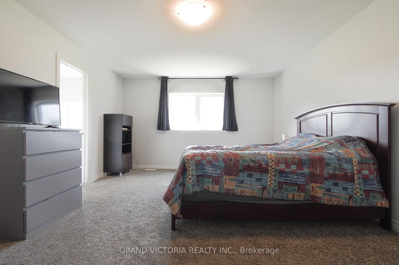 28 Zoe Lane, Hamilton, L0R 1C0 | Image 3