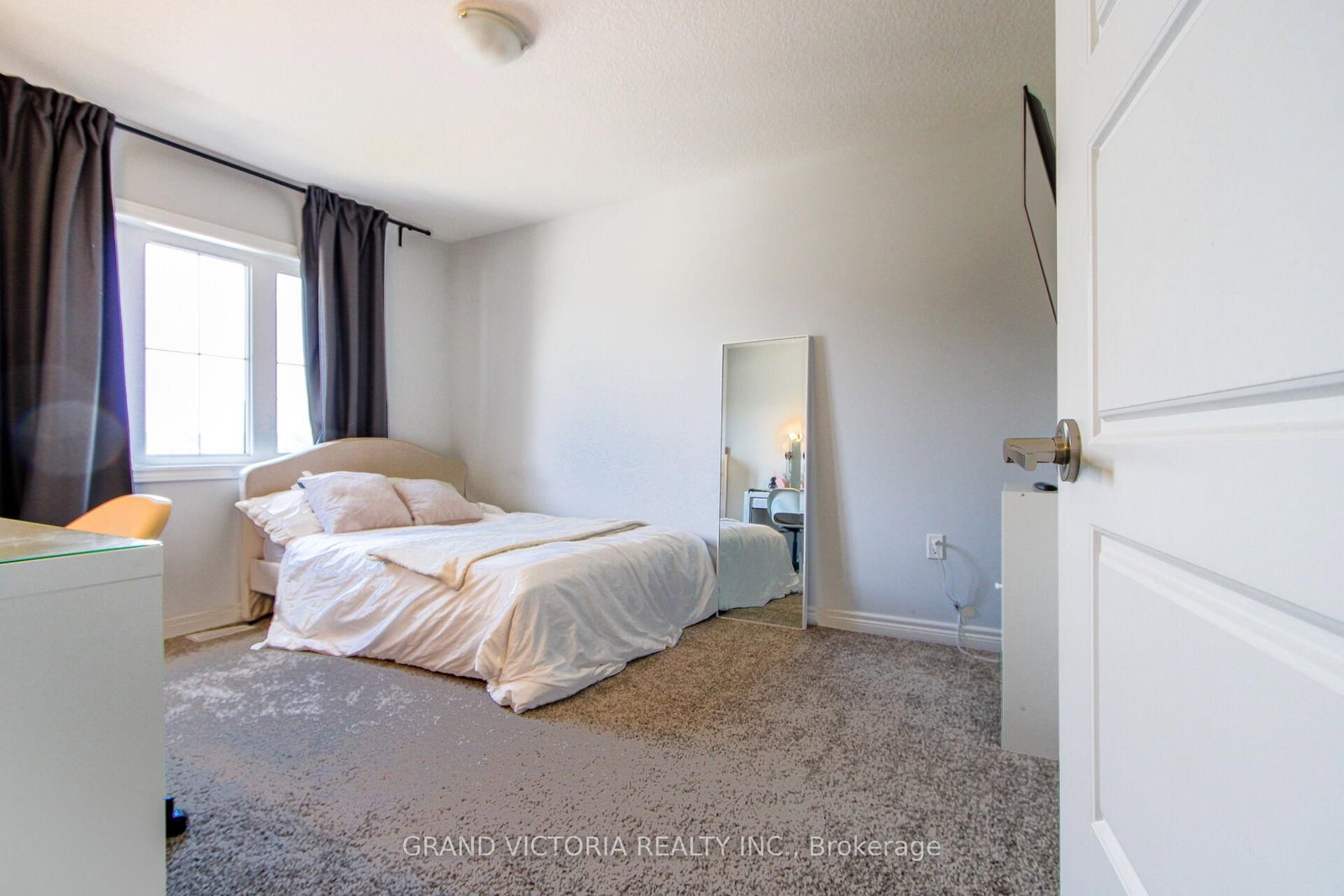 Townhouse for sale at 28 Zoe Lane, Hamilton, Ontario, L0R 1C0 - Binbrook - MLS: X12755680