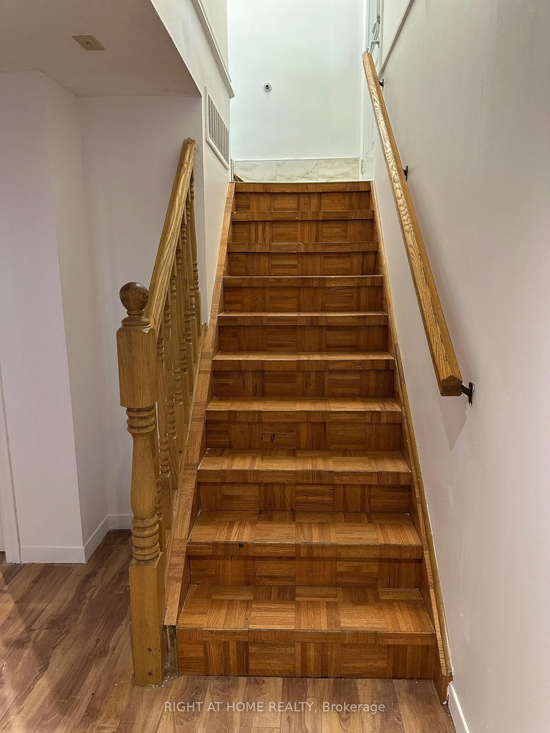 16 Rowanwood Ave, Brant, N3S 7B6 | Image 3