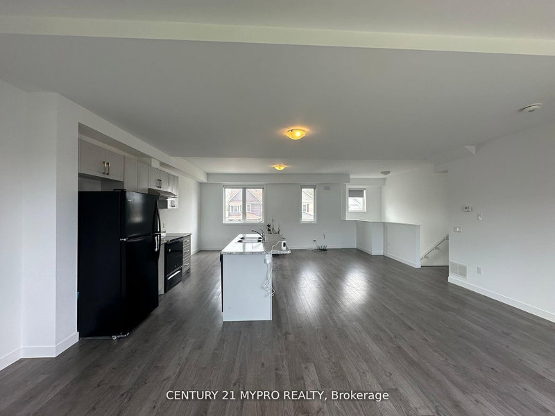 27 DENISTOUN St, Welland, L3C 0H6 | Image 3