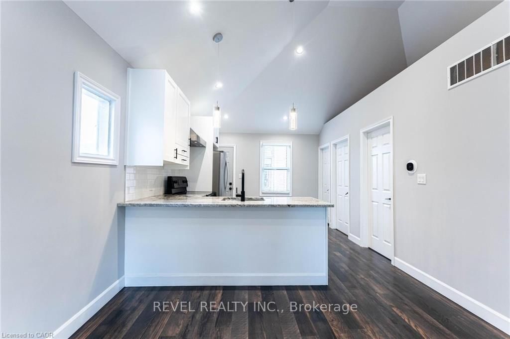 Detached House for sale at 222 Kensington Avenue, Hamilton, Ontario, L8L 7N7 - Crown Point - MLS: X12756028