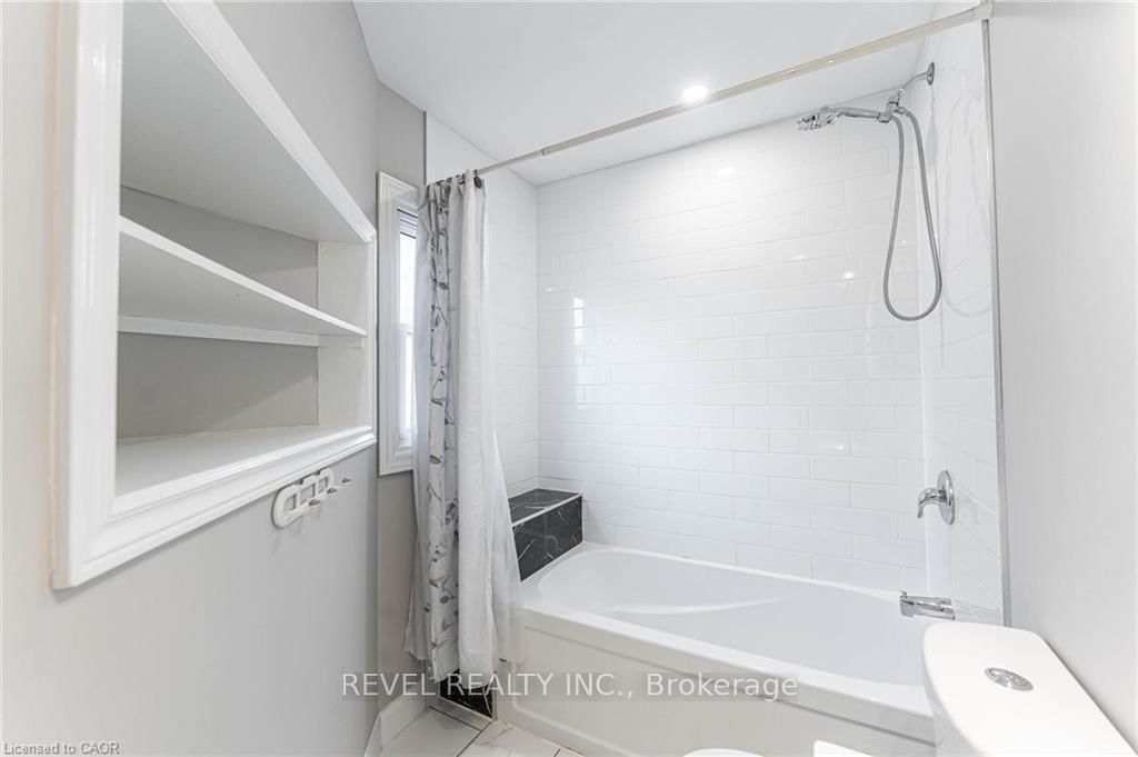 Detached House for sale at 222 Kensington Avenue, Hamilton, Ontario, L8L 7N7 - Crown Point - MLS: X12756028